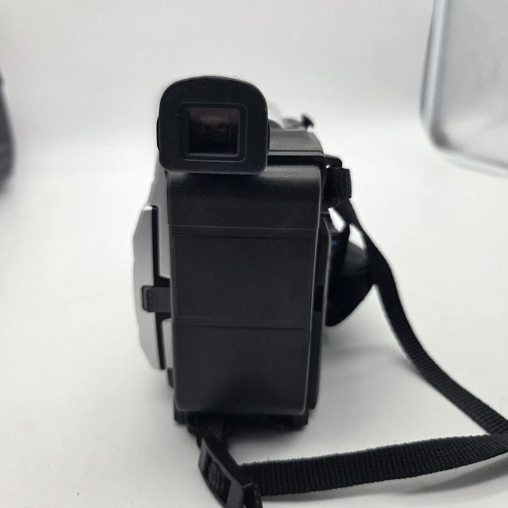UNTESTED JVC GR-AXM18U Camcorder 2.5
